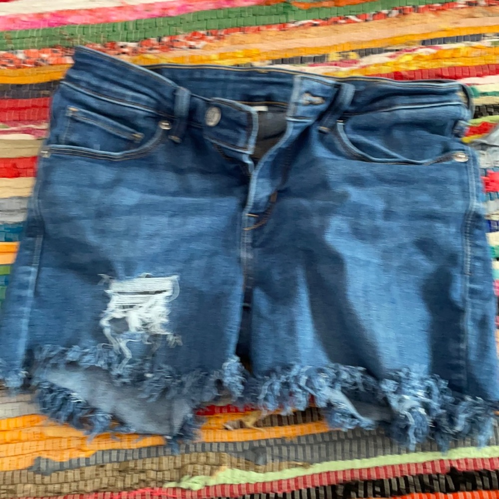 Size 27 Levi distressed shorts